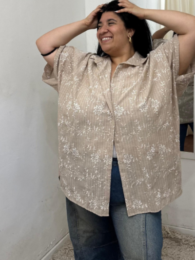 Camisa de lino bordada